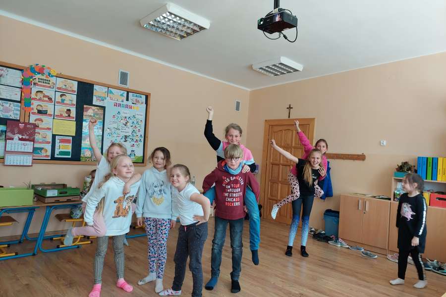 ZAJĘCIA MUZYCZNO -TANECZNYCH