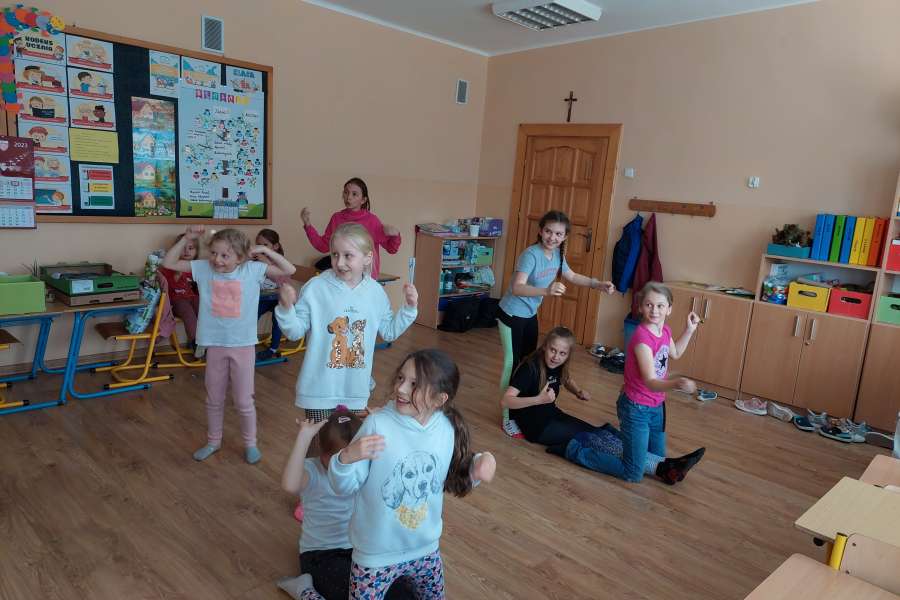 ZAJĘCIA MUZYCZNO -TANECZNYCH