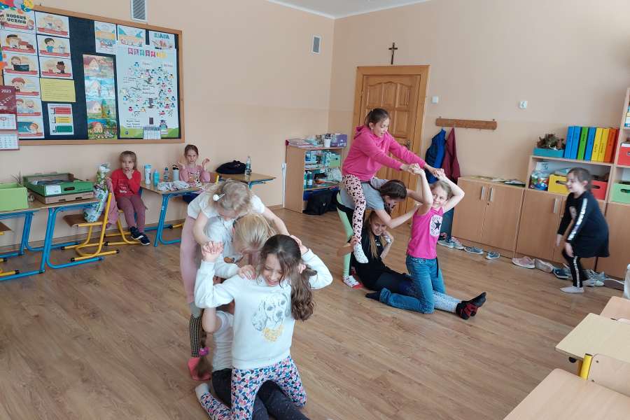 ZAJĘCIA MUZYCZNO -TANECZNYCH