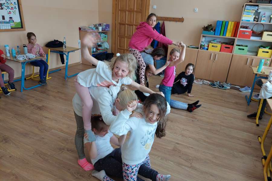 ZAJĘCIA MUZYCZNO -TANECZNYCH