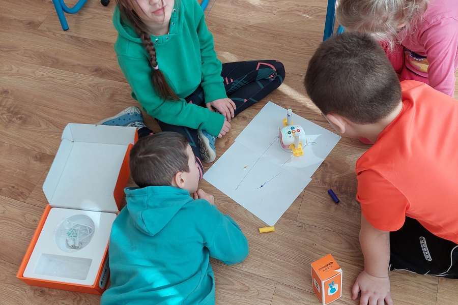 2223-ZAJĘCIA ROZWIJAJĄCE KREATYWNOŚC W KLASIE 1 i 2  Lab przyszłości