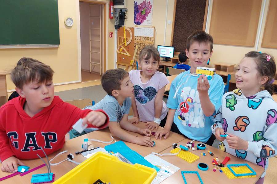 2223-ZAJĘCIA ROZWIJAJĄCE KREATYWNOŚC W KLASIE 1 i 2  Lab przyszłości