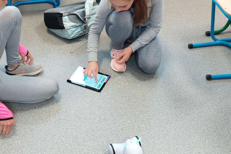 2223-ZAJĘCIA ROZWIJAJĄCE KREATYWNOŚC W KLASIE 1 i 2  Lab przyszłości