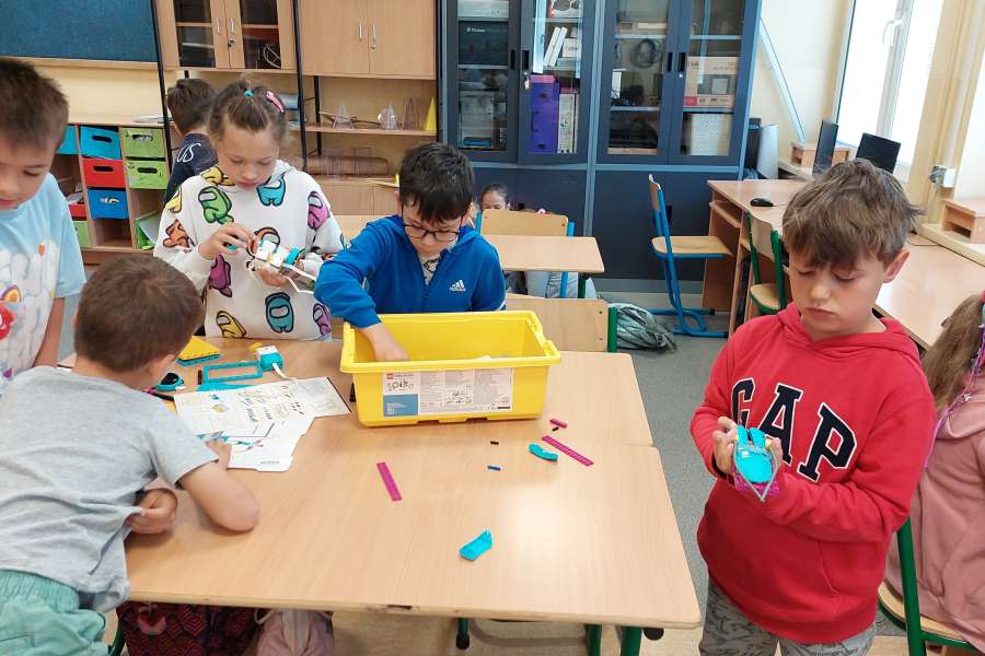 2223-ZAJĘCIA ROZWIJAJĄCE KREATYWNOŚC W KLASIE 1 i 2  Lab przyszłości