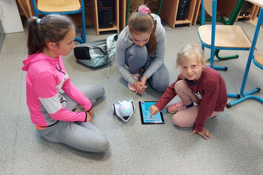 2223-ZAJĘCIA ROZWIJAJĄCE KREATYWNOŚC W KLASIE 1 i 2  Lab przyszłości