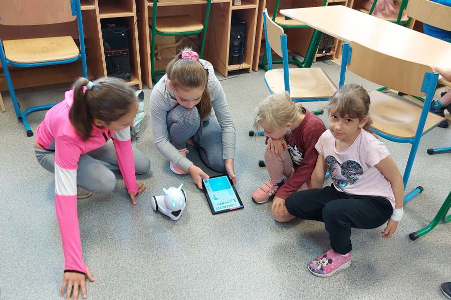 2223-ZAJĘCIA ROZWIJAJĄCE KREATYWNOŚC W KLASIE 1 i 2  Lab przyszłości