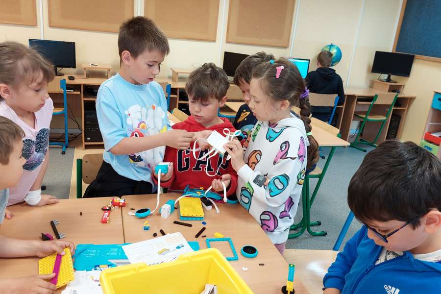 2223-ZAJĘCIA ROZWIJAJĄCE KREATYWNOŚC W KLASIE 1 i 2  Lab przyszłości