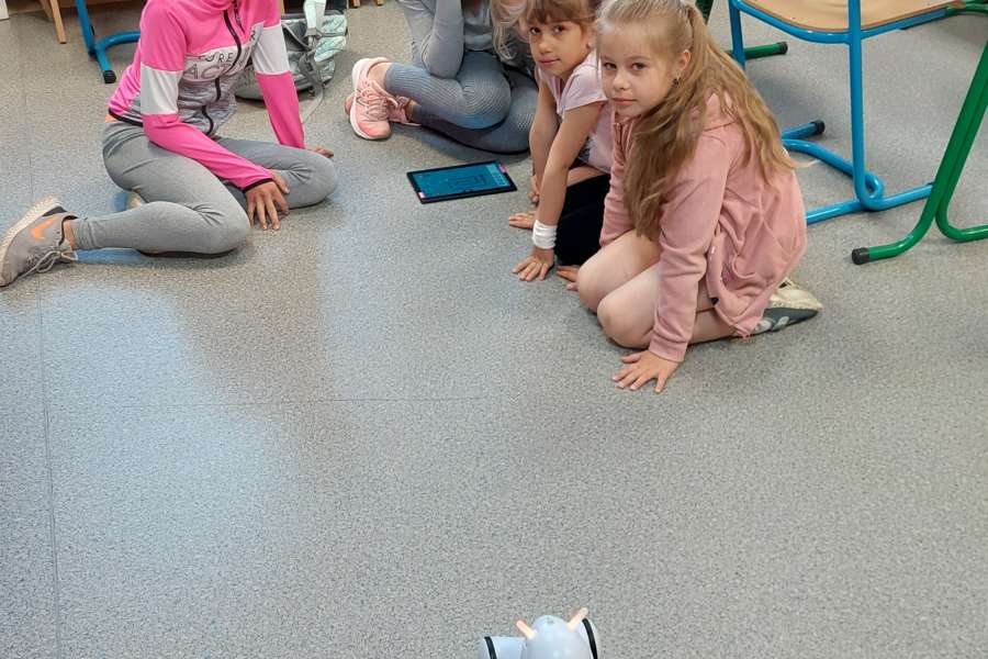 2223-ZAJĘCIA ROZWIJAJĄCE KREATYWNOŚC W KLASIE 1 i 2  Lab przyszłości