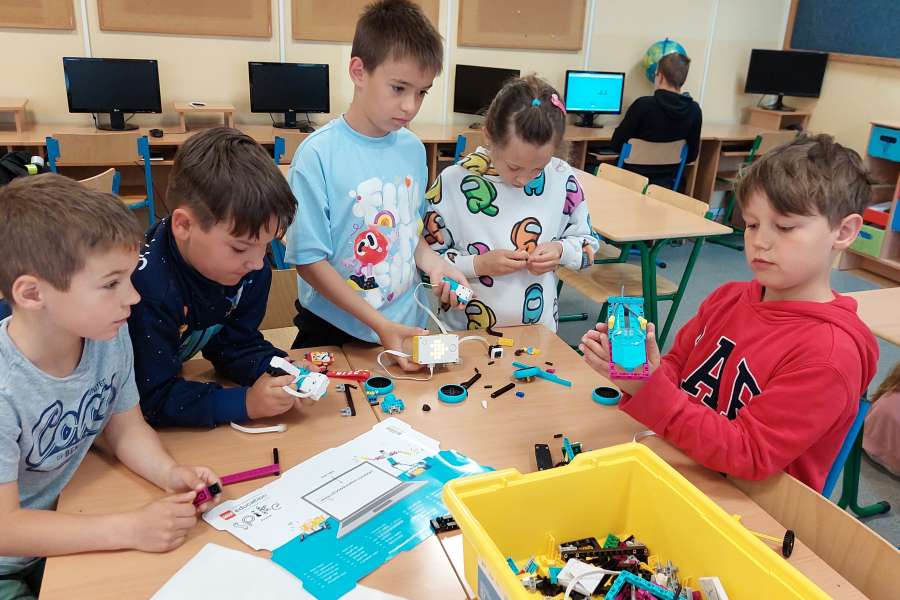 2223-ZAJĘCIA ROZWIJAJĄCE KREATYWNOŚC W KLASIE 1 i 2  Lab przyszłości