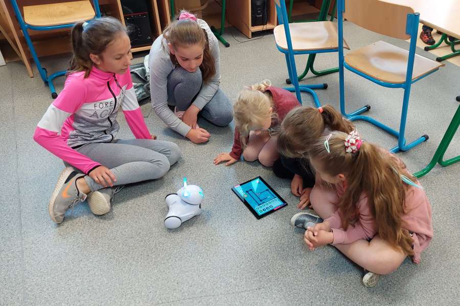 2223-ZAJĘCIA ROZWIJAJĄCE KREATYWNOŚC W KLASIE 1 i 2  Lab przyszłości