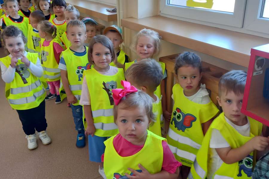 WYJŚCIE NA PRZEJŚCIE DLA PIESZYCH2324