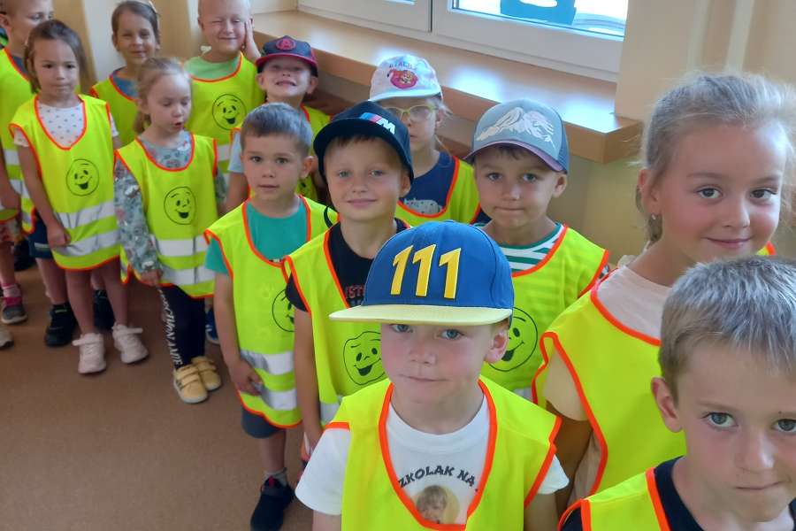 WYJŚCIE NA PRZEJŚCIE DLA PIESZYCH2324