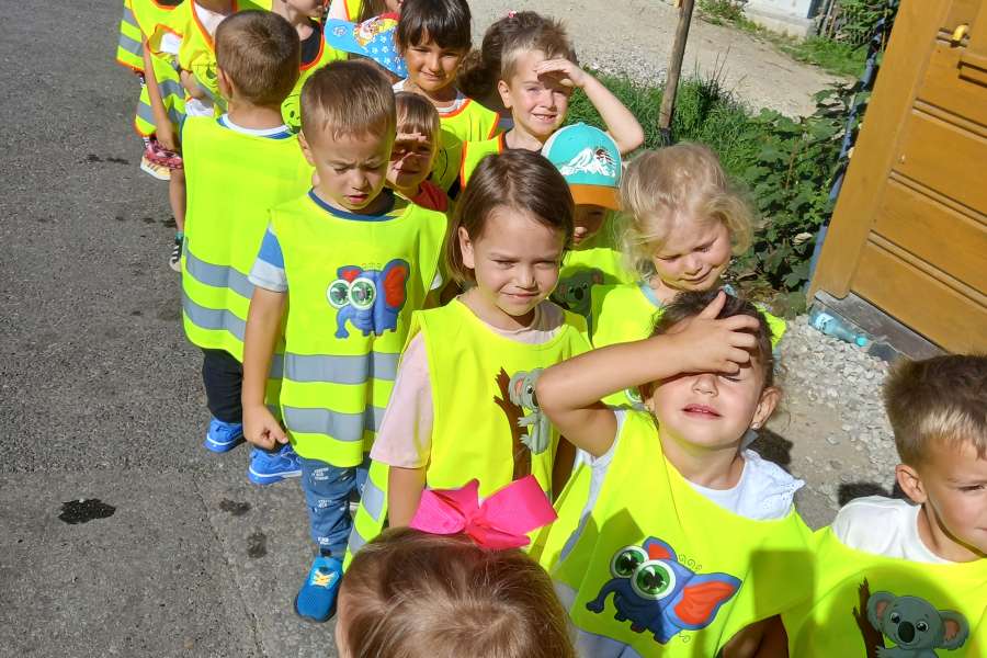 WYJŚCIE NA PRZEJŚCIE DLA PIESZYCH2324