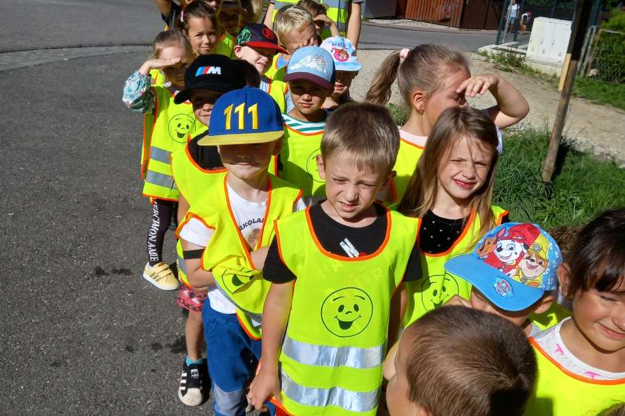 WYJŚCIE NA PRZEJŚCIE DLA PIESZYCH2324