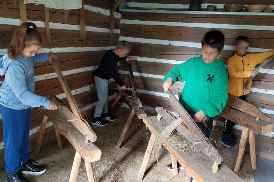 WYCIECZKA KLAS 1-3 DO ZUBRZYCY