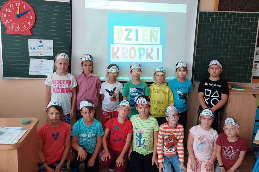 DZIEŃ KROPKI W KLASACH 1-3-23-24a