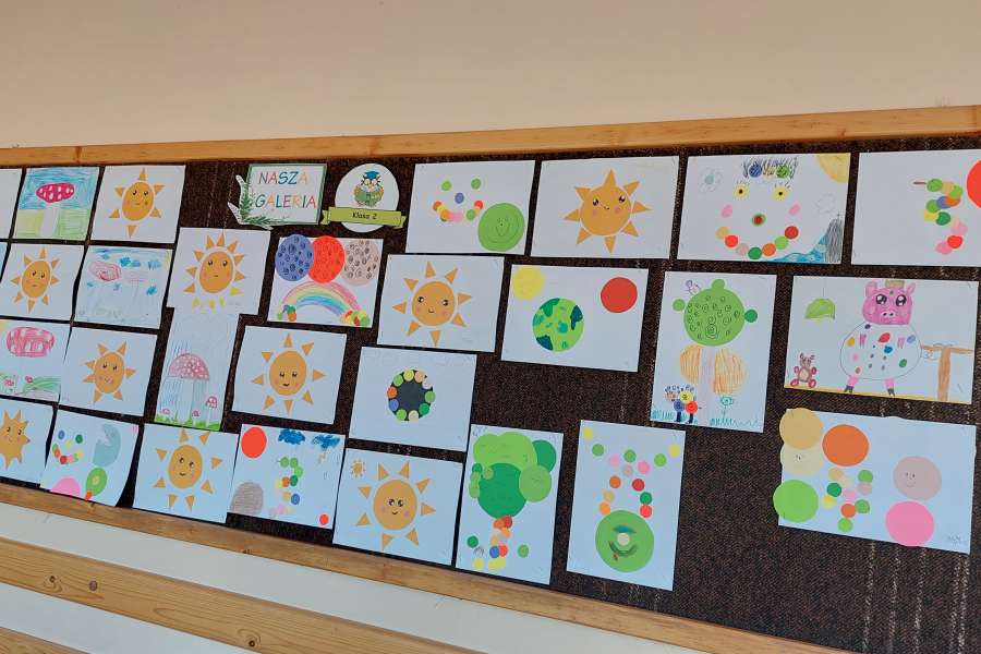 DZIEŃ KROPKI W KLASACH 1-3-23-24a