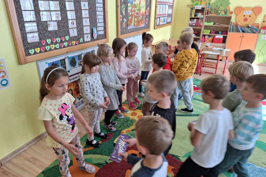 Dzień Dziewczyny w grupie Smerfów