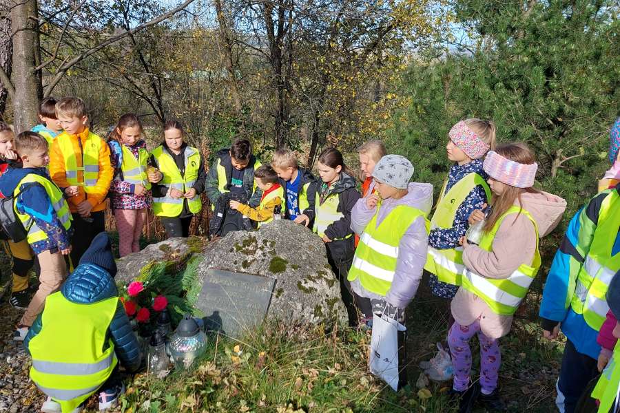 Wycieczka na Cmentarz klas I-III