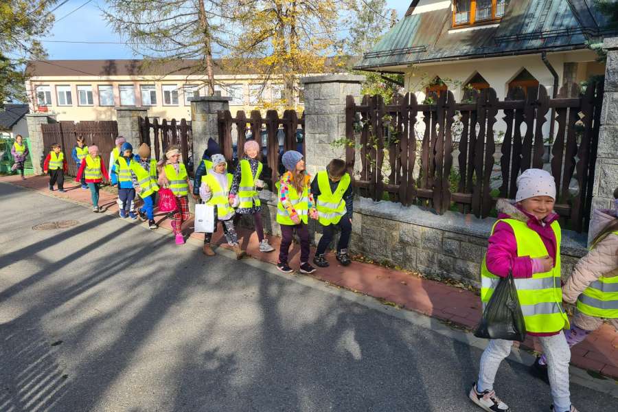 Wycieczka na Cmentarz klas I-III