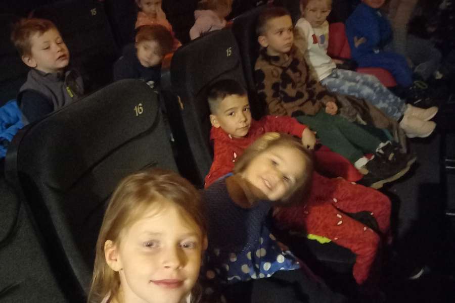 Wyjazd do kina na spektakl teatralny pt. " Piotruś Pan".