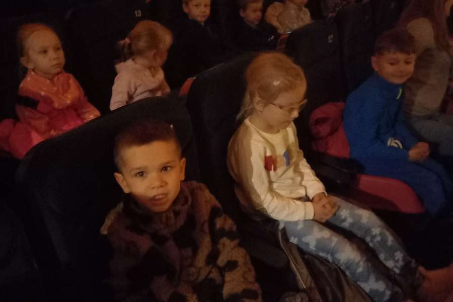Wyjazd do kina na spektakl teatralny pt. " Piotruś Pan".