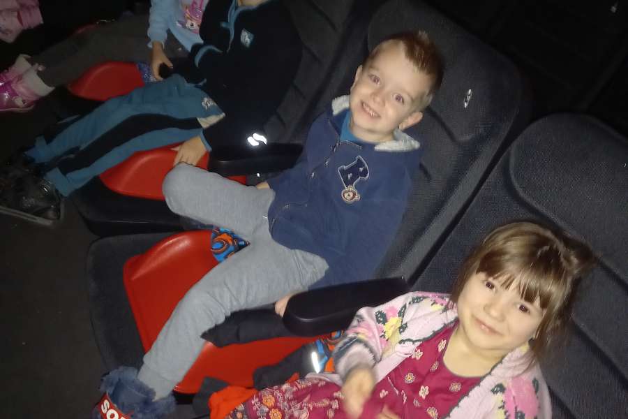 Wyjazd do kina na spektakl teatralny pt. " Piotruś Pan".