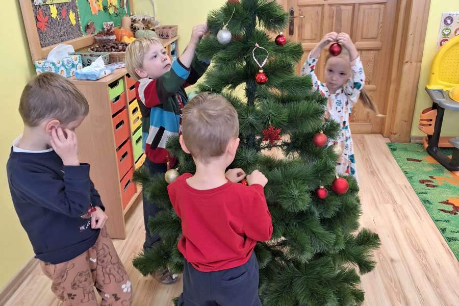 Przygotowania do świąt Bożego Narodzenia w zerówce.2324a