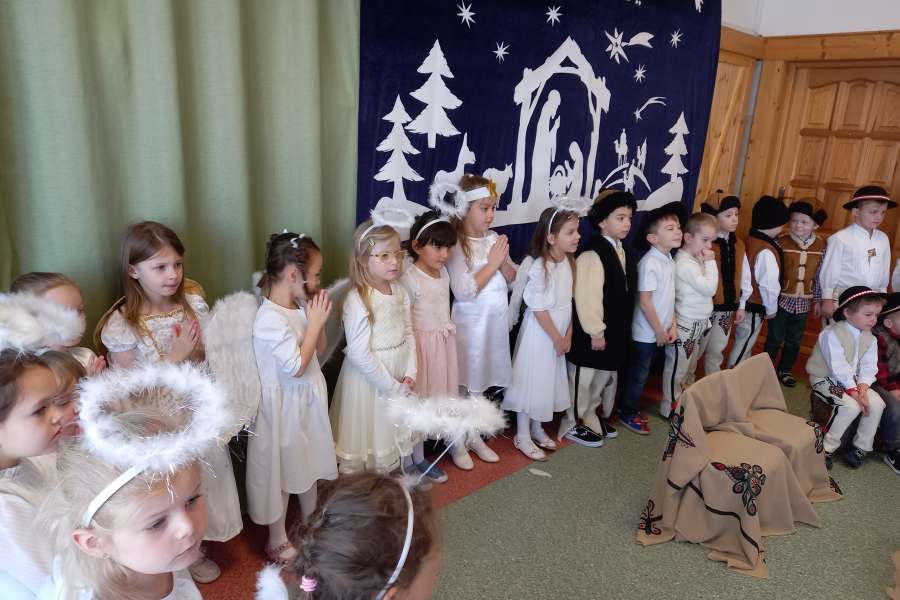 DZIEN_BABCI_I_DZIADKA_W_PRZEDSZKOLU2324a