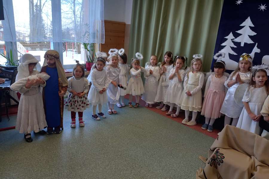 DZIEN_BABCI_I_DZIADKA_W_PRZEDSZKOLU2324a