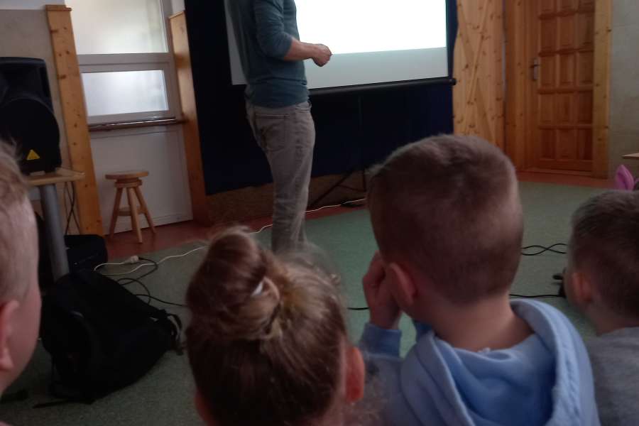 Spotkanie z podróżnikiem-pp2324a