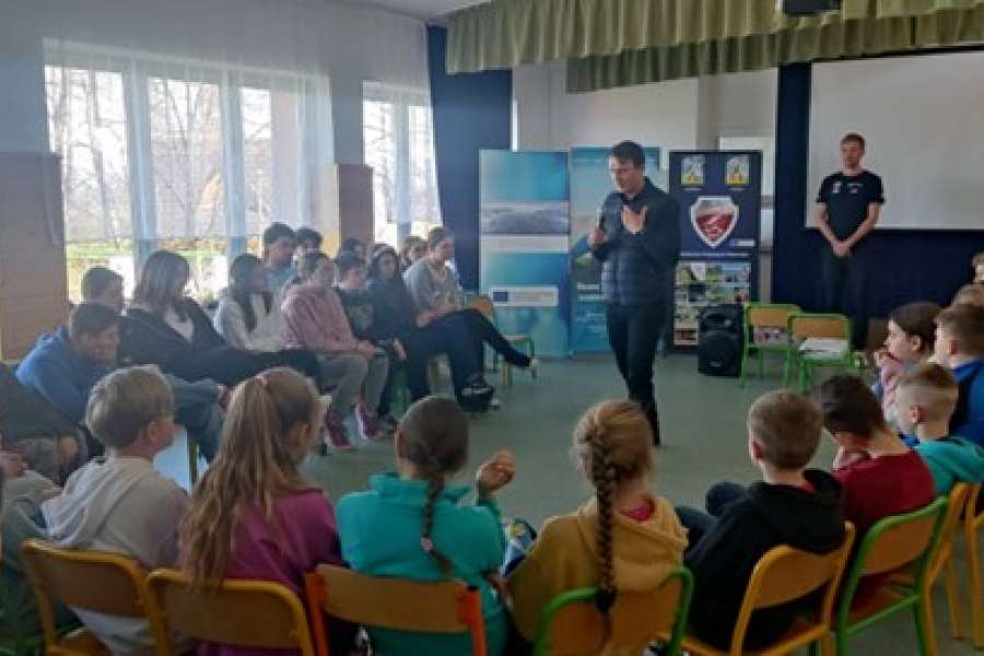 Prelekcja – Bezpieczne korzystnie z Internetu - 23/24