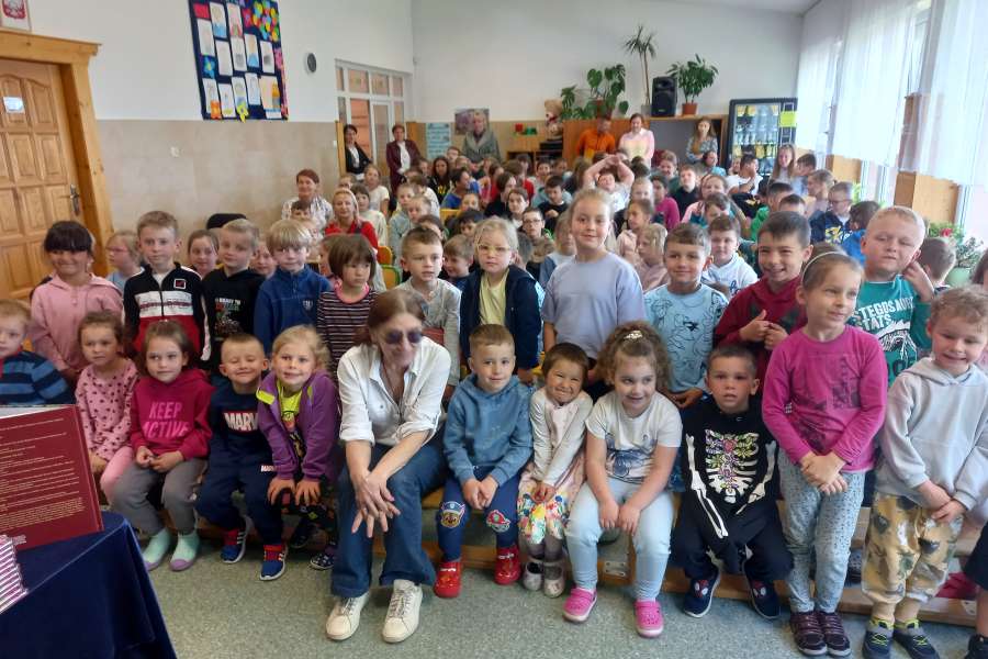 Spotkanie z pisarką Katarzyną Ryrych-pp2324a