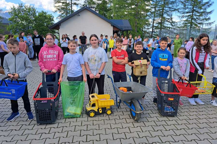 Dzień bez plecaka-su2324a