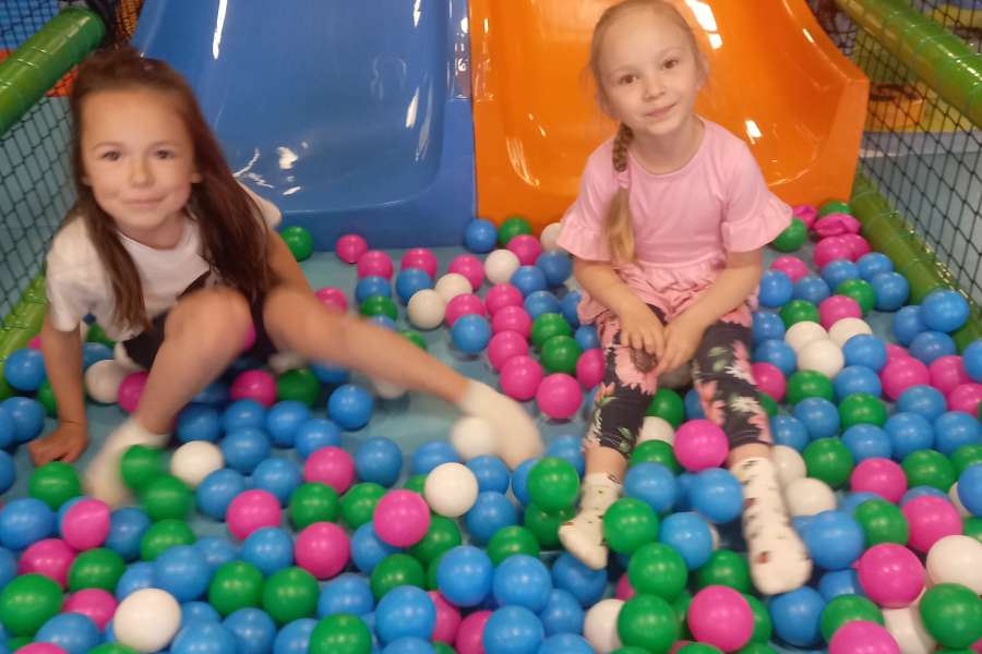 Wycieczka do sali zabaw-pp06-24