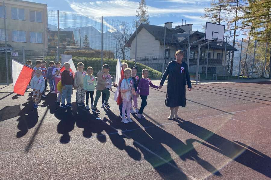 Akcja „Szkoła do hymnu”