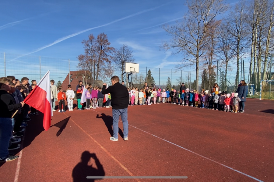 Akcja „Szkoła do hymnu”