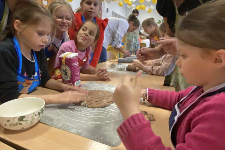 Pieczenie świątecznych pierników 2024