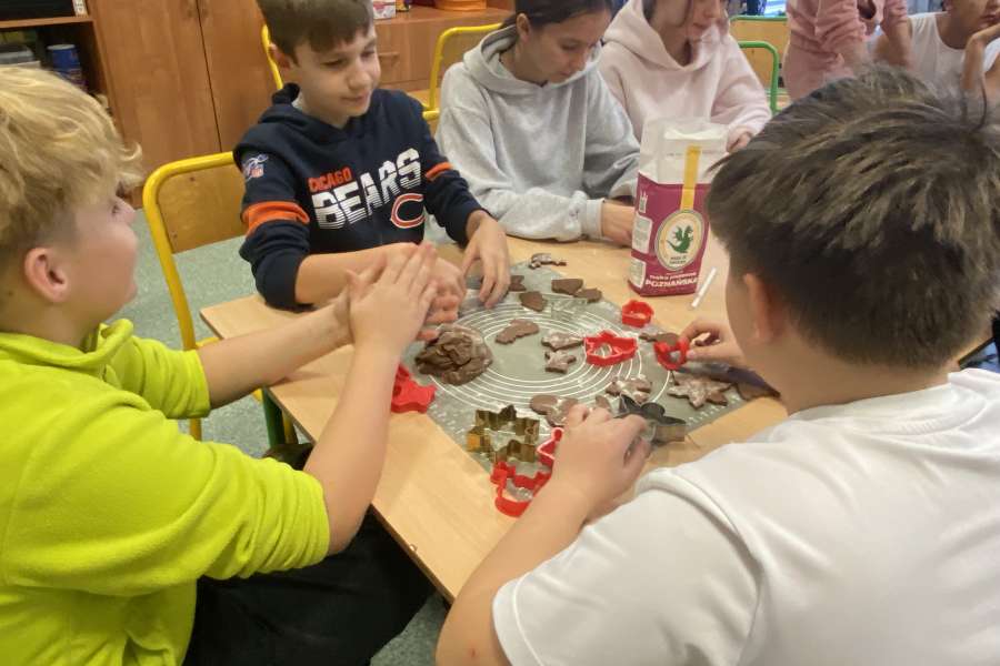 Pieczenie świątecznych pierników 2024