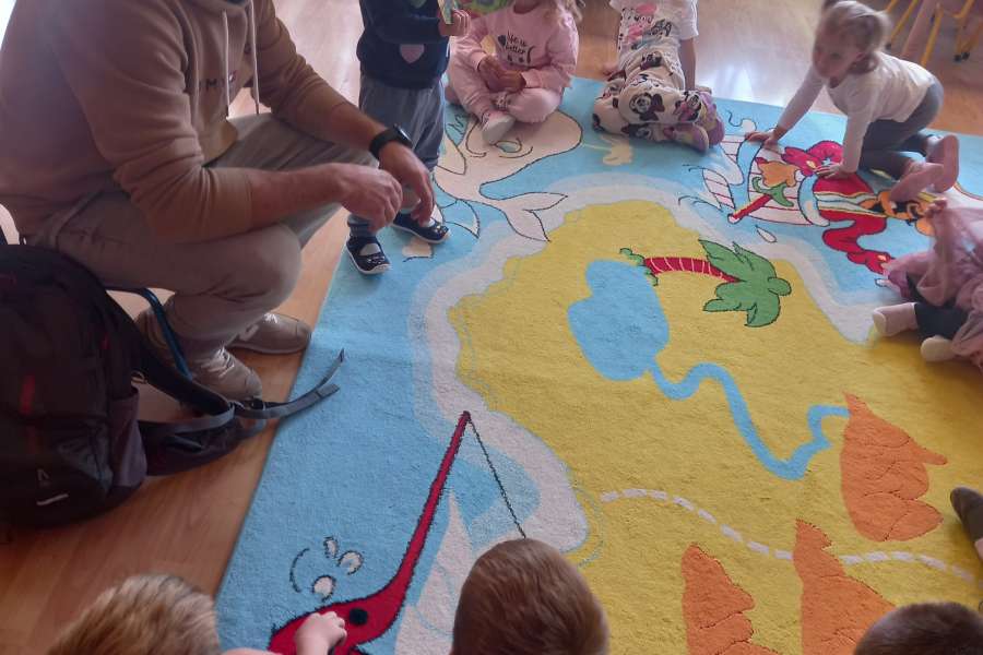 Czytanie bajki w przedszkolu - pp2526