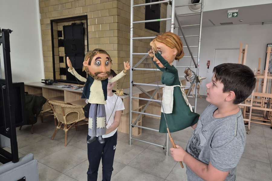 Warsztaty kreatywne z budowy lalek i animacji – relacja z wyjścia klasy 4