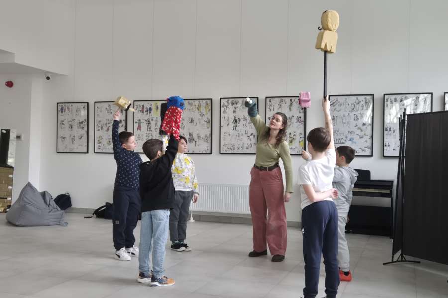 Warsztaty kreatywne z budowy lalek i animacji – relacja z wyjścia klasy 4