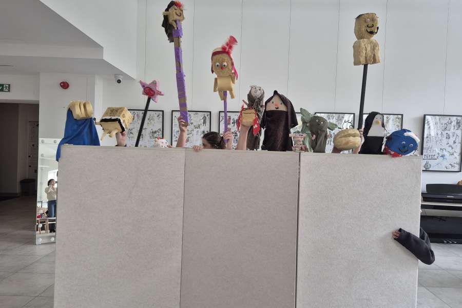 Warsztaty kreatywne z budowy lalek i animacji – relacja z wyjścia klasy 4