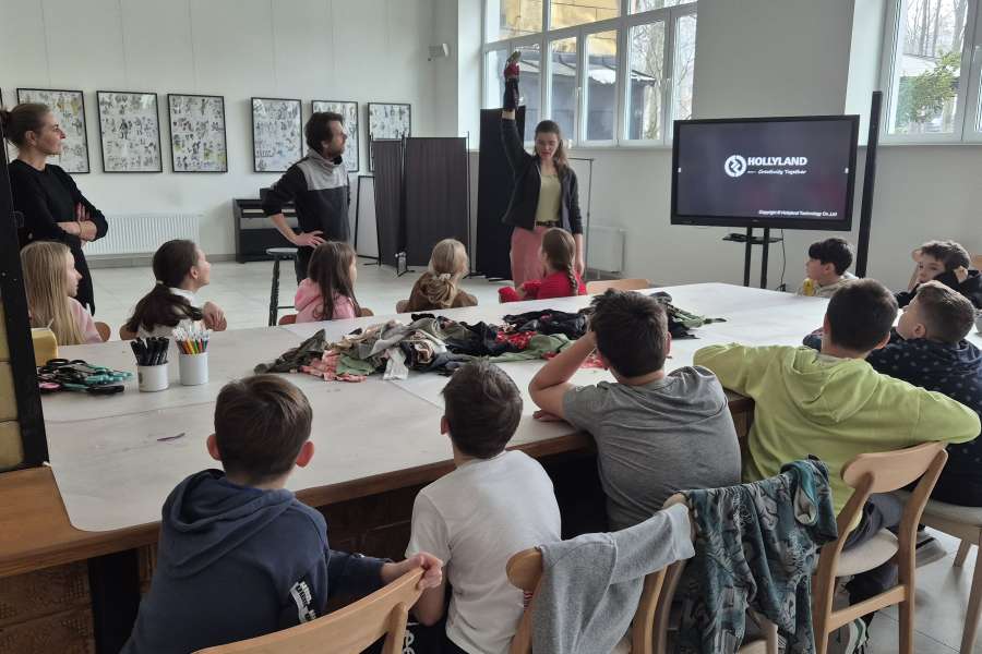 Warsztaty kreatywne z budowy lalek i animacji – relacja z wyjścia klasy 4