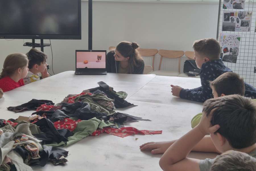 Warsztaty kreatywne z budowy lalek i animacji – relacja z wyjścia klasy 4