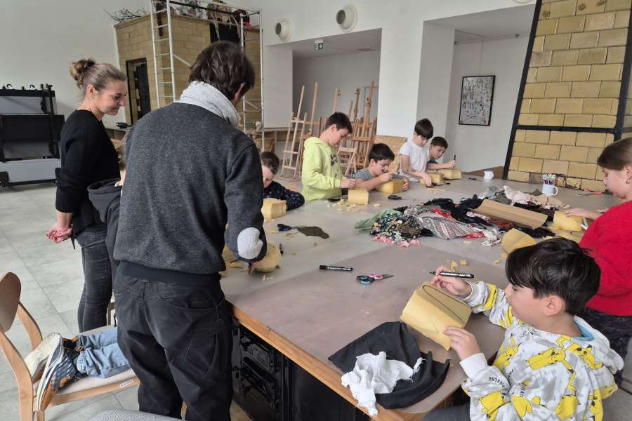 Warsztaty kreatywne z budowy lalek i animacji – relacja z wyjścia klasy 4